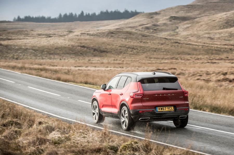  Volvo XC40 D4 R-Design 2017 года  (UK) (фото 5 из 40)